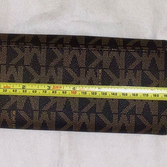 Michael Kors Black and Gold Key Card Holder - Picture 4 of 5